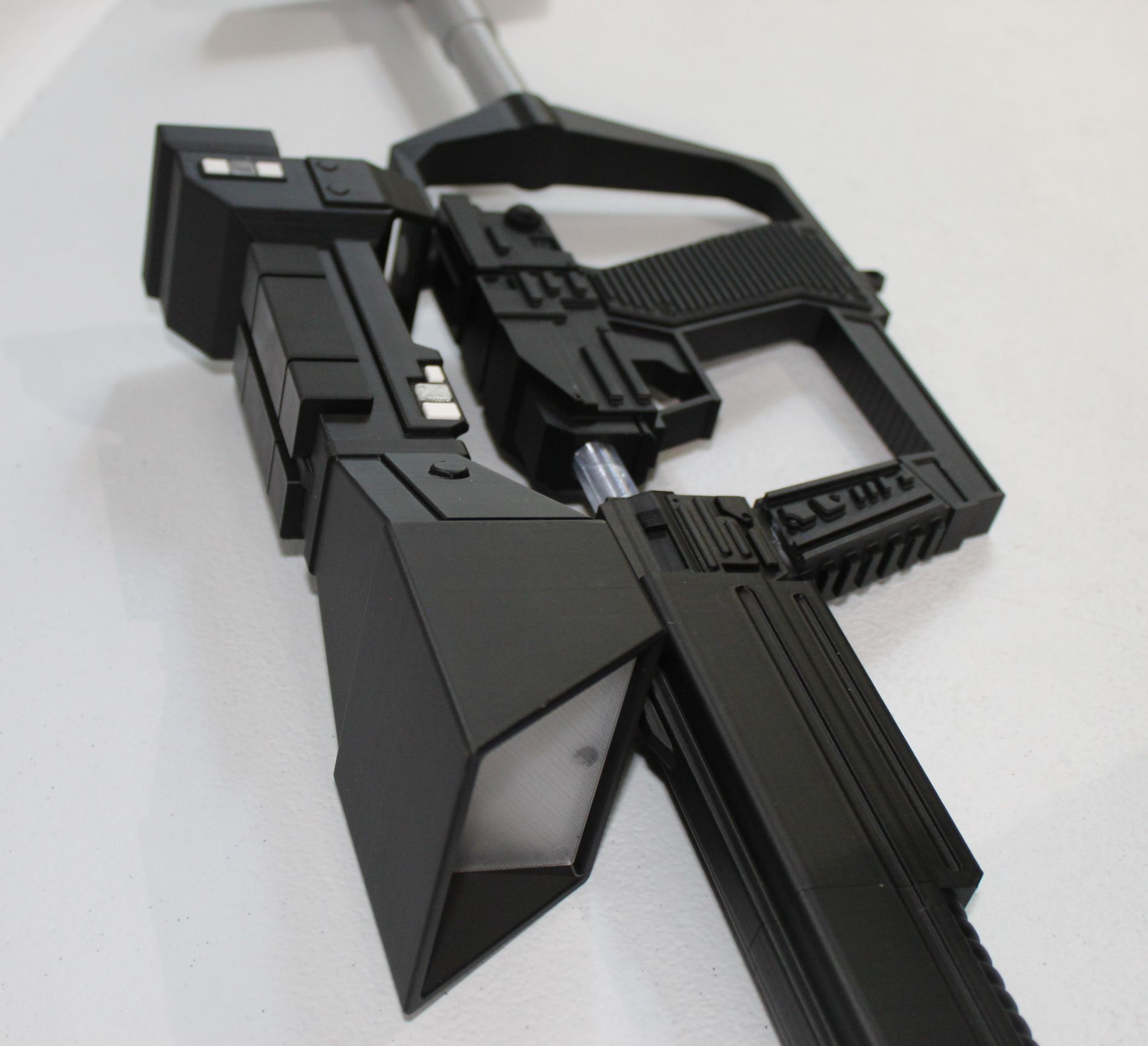 "V" the "Visitors" Laser Sniper Rifle - Image 4